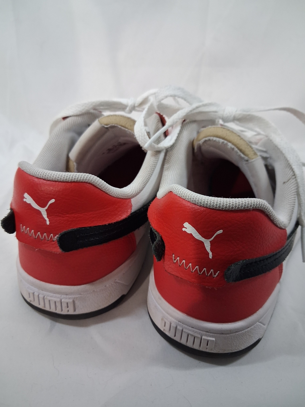 Puma Men’s White Red Low-Top Sneakers - Picture 3 of 4